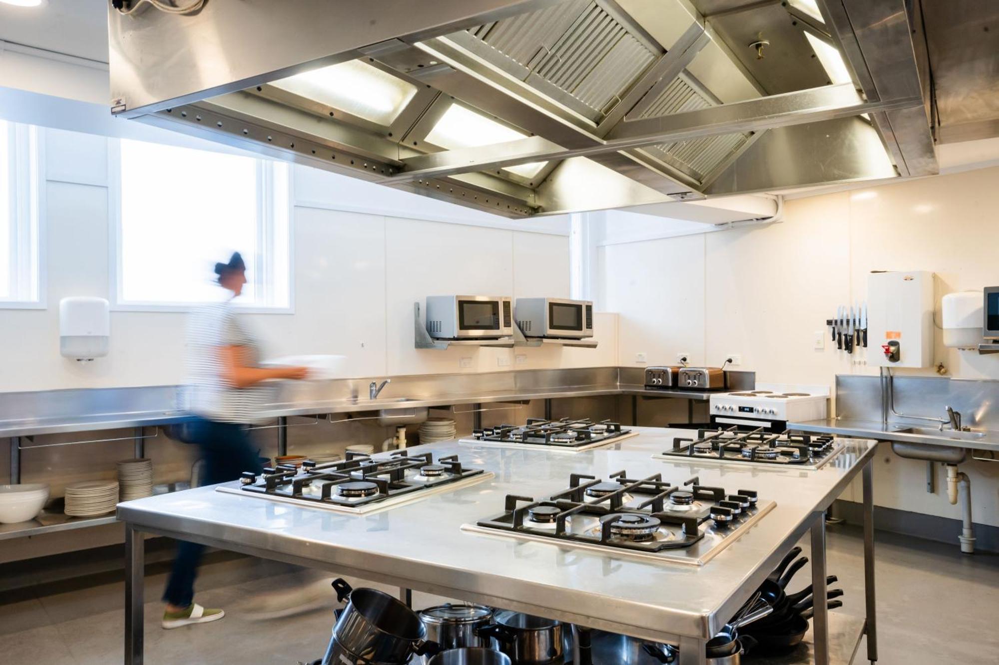 Hostel YHA Wellington Exterior foto The kitchen at the Culinary Institute of Virginia