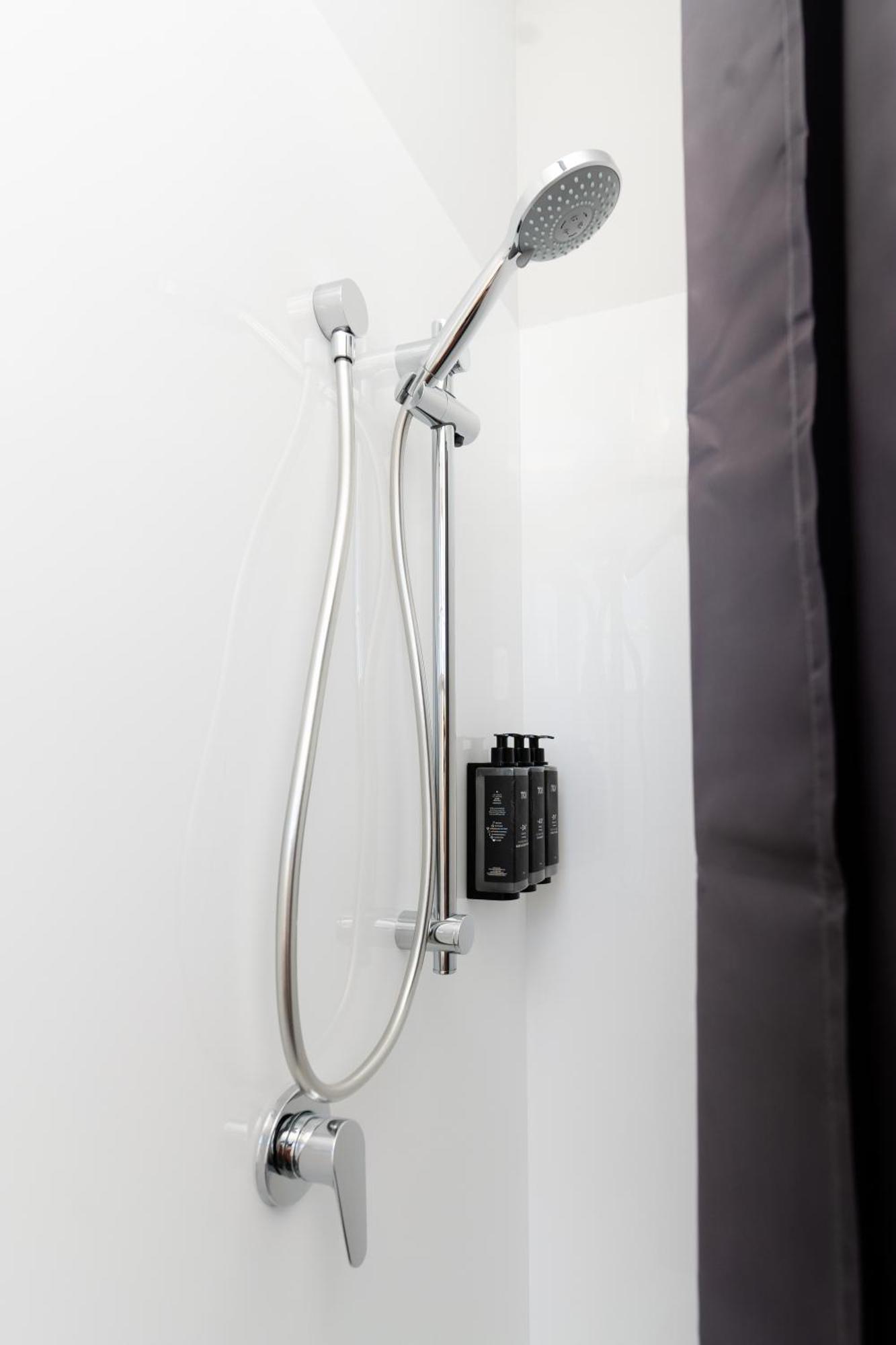 Hostel YHA Wellington Exterior foto Shower rail