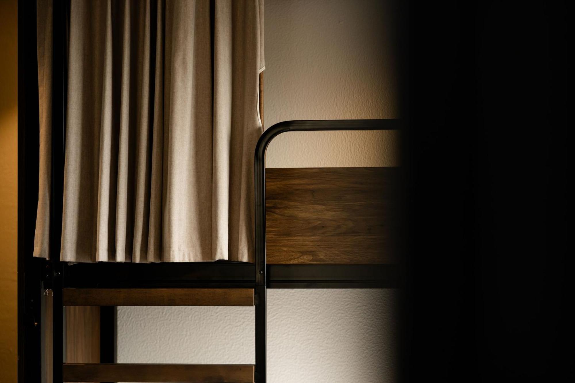 Hostel YHA Wellington Exterior foto A curtain in a capsule hotel